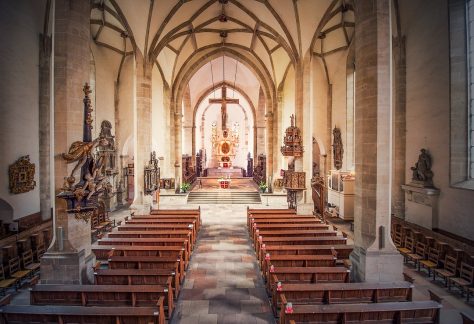 Blick in das Langhaus des Merseburger Doms