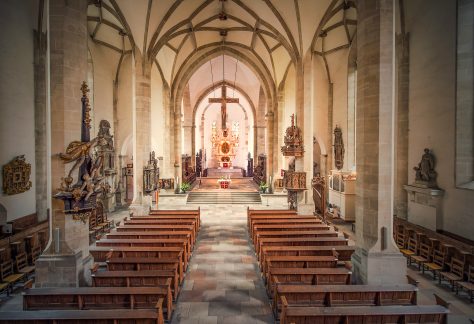 Blick in das Langhaus