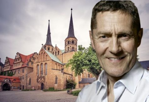 Bild von Udo Schenk vor dem Merseburger Dom