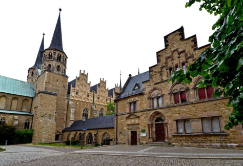 Blick auf Domplatz, im Hintergrund Merseburger Dom